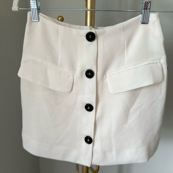 6/$20 Forever 21 White Button-Front Skirt Size Small NWOT - Picture 2 of 7
